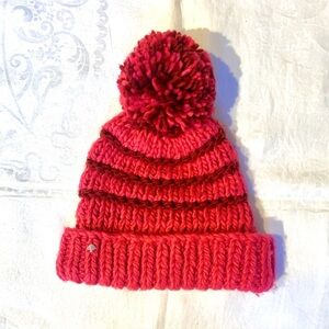 KATE SPADE POM POM KNIT HAT RASPBERRY
